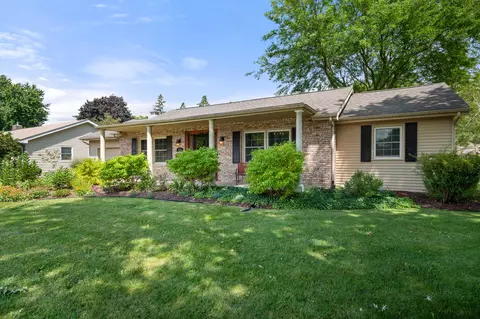 113 E Sunset Pl, Dekalb, IL 60115 photo 3