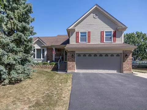 201 S Pembroke Dr, Schaumburg, IL 60193