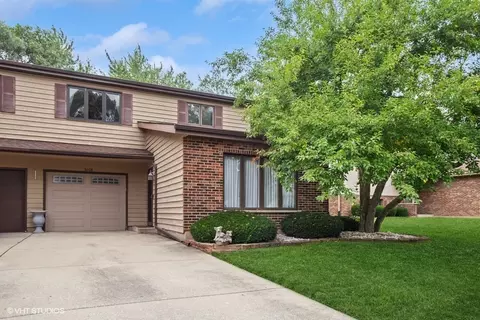 306 B Brookdale Dr #B, Bloomingdale, IL 60108