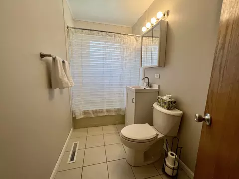 566 Green Dr, Wheeling, IL 60090 photo 13