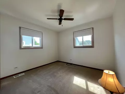 566 Green Dr, Wheeling, IL 60090 photo 6