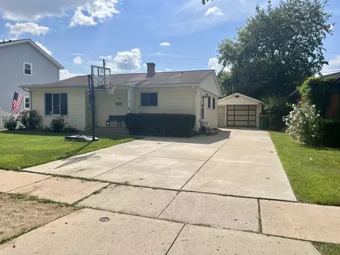 566 Green Dr, Wheeling, IL 60090 photo 2
