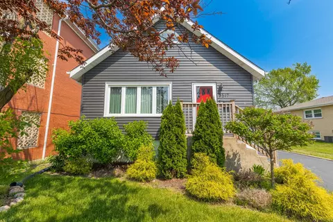 9517 S Kenneth Ave, Oak Lawn, IL 60453