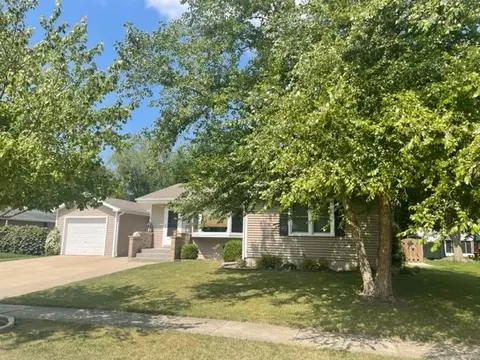 109 Warren Pl, Dekalb, IL 60115
