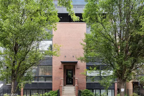 2862 W Lyndale St #2E, Chicago, IL 60647
