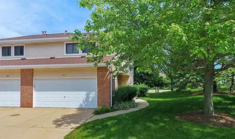 1054 Pinetree Cir N, Buffalo Grove, IL 60089