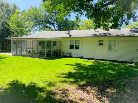 106 Conley Cir, Bloomington, IL 61701 photo 8