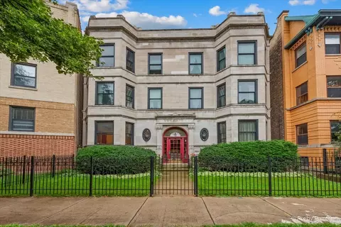 721 W Brompton Ave #1E, Chicago, IL 60657