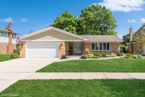 2615 N Dryden Pl, Arlington Heights, IL 60004