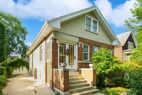 2511 W Pensacola Ave, Chicago, IL 60618