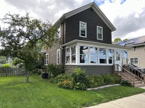 16 N Lancaster Ave, Aurora, IL 60506