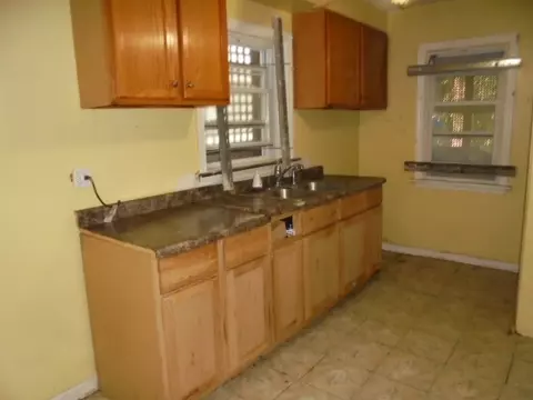 12902 S Lowe Ave, Chicago, IL 60628 photo 4