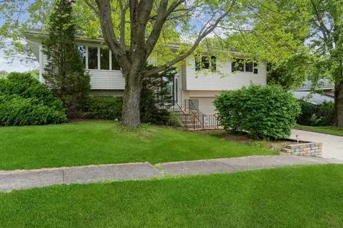 106 Glenwood Ln, Morris, IL 60450
