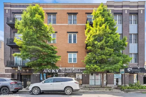 1555 W School St #4C, Chicago, IL 60657