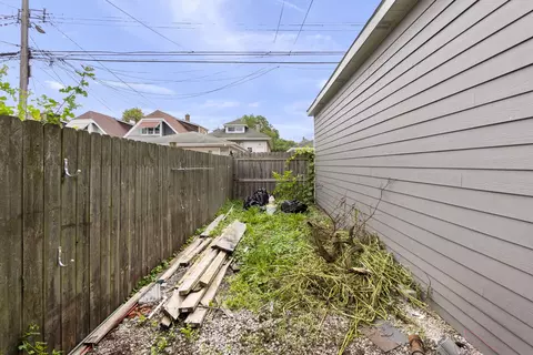 8951 S Parnell Ave, Chicago, IL 60620 photo 11