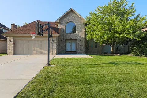 860 Kent Cir, Bartlett, IL 60103 photo 2