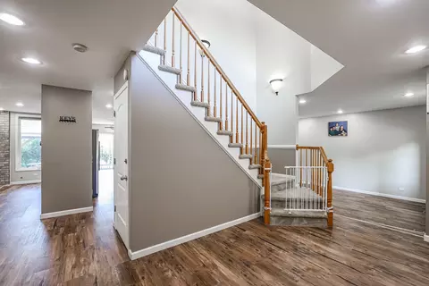 860 Kent Cir, Bartlett, IL 60103 photo 3