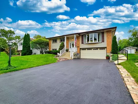 54 Lombard Cir, Lombard, IL 60148