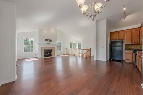 1922 Sundrop Ct, Bartlett, IL 60103 photo 4