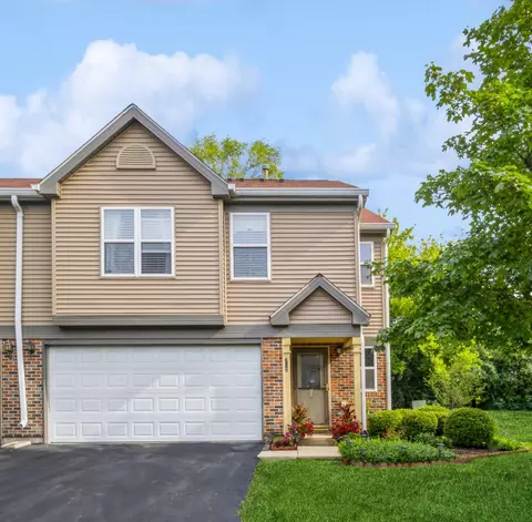 712 E Whispering Oaks Ct, Palatine, IL 60074