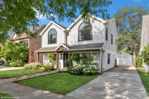 914 N Hickory Ave, Arlington Heights, IL 60004