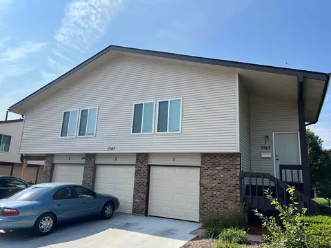 1347 Kingsbury Dr #97-1, Hanover Park, IL 60133