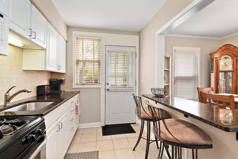10923 S Artesian Ave, Chicago, IL 60655 photo 13