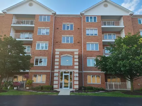 5520 115th St #102, Oak Lawn, IL 60453