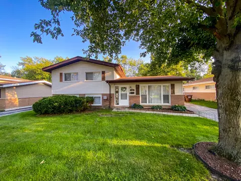 215 Kentucky St, Park Forest, IL 60466