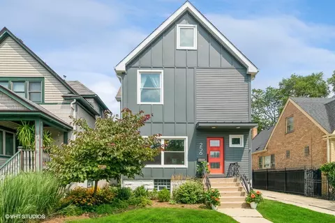 256 Iowa St, Oak Park, IL 60302