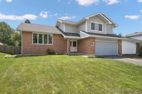 555 Chester Ct W, Aurora, IL 60504