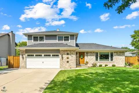 834 Faith Ln, Bartlett, IL 60103
