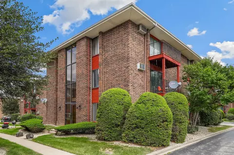 15806 Terrace Dr #1S, Oak Forest, IL 60452