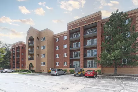 55 S Hale St #204, Palatine, IL 60067