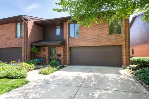 205 Ashbury Cir, Park Ridge, IL 60068
