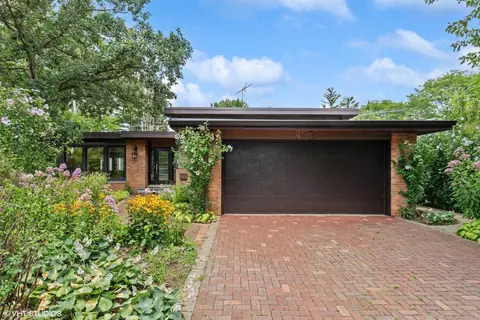 925 Auburn Ave, Highland Park, IL 60035
