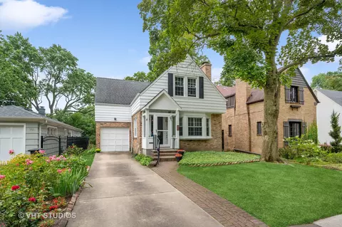 727 Hunter Rd, Glenview, IL 60025
