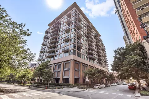 125 E 13th St #905, Chicago, IL 60605