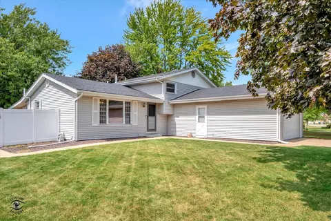 521 Meadows Rd S, Bourbonnais, IL 60914
