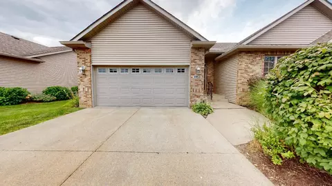 1453 Stone Bridge Xing #1453, Rockford, IL 61108