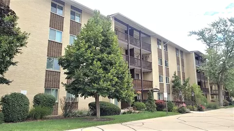 650 Murray Ln #218, Des Plaines, IL 60016
