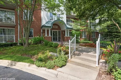 541 N Hough St #101, Barrington, IL 60010