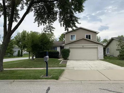 13 Blue Jay Ct, Woodridge, IL 60517