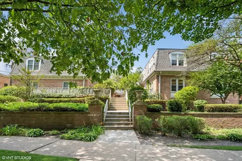 1960 Linden Ave, Highland Park, IL 60035