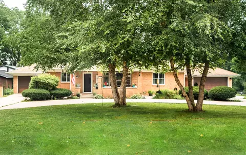 1015 4th Ave, Dixon, IL 61021