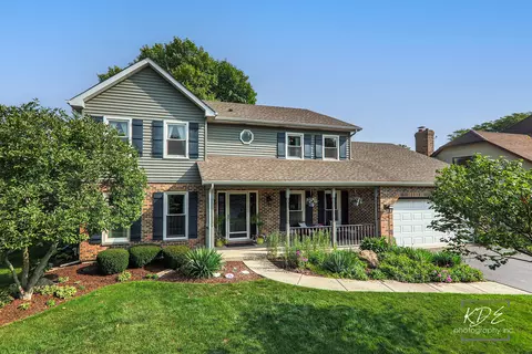 479 Prairie Knoll Dr, Naperville, IL 60565
