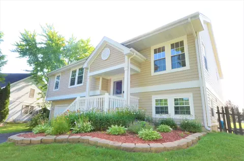 4055 Pennsbury Ct, Hanover Park, IL 60133
