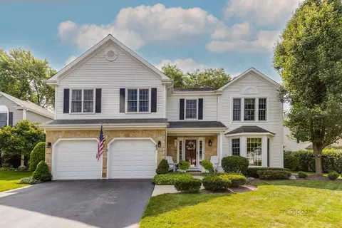 83 N Royal Oak Dr, Vernon Hills, IL 60061