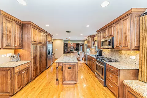 6483 Cape Cod Ct, Lisle, IL 60532 photo 8