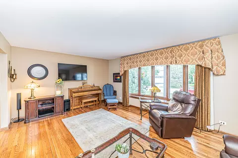 6483 Cape Cod Ct, Lisle, IL 60532 photo 4